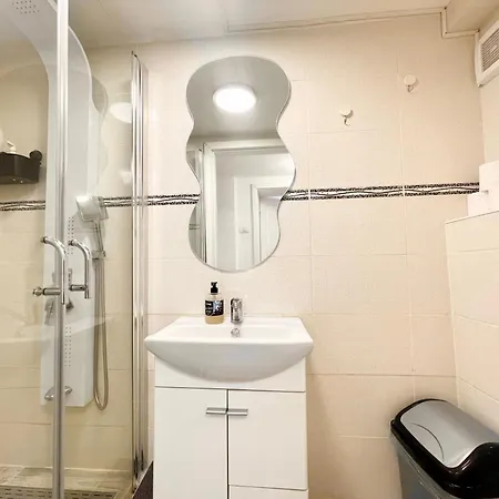 Temple 3 - Half Ground Level With Windows - Demisol Βουκουρέστι